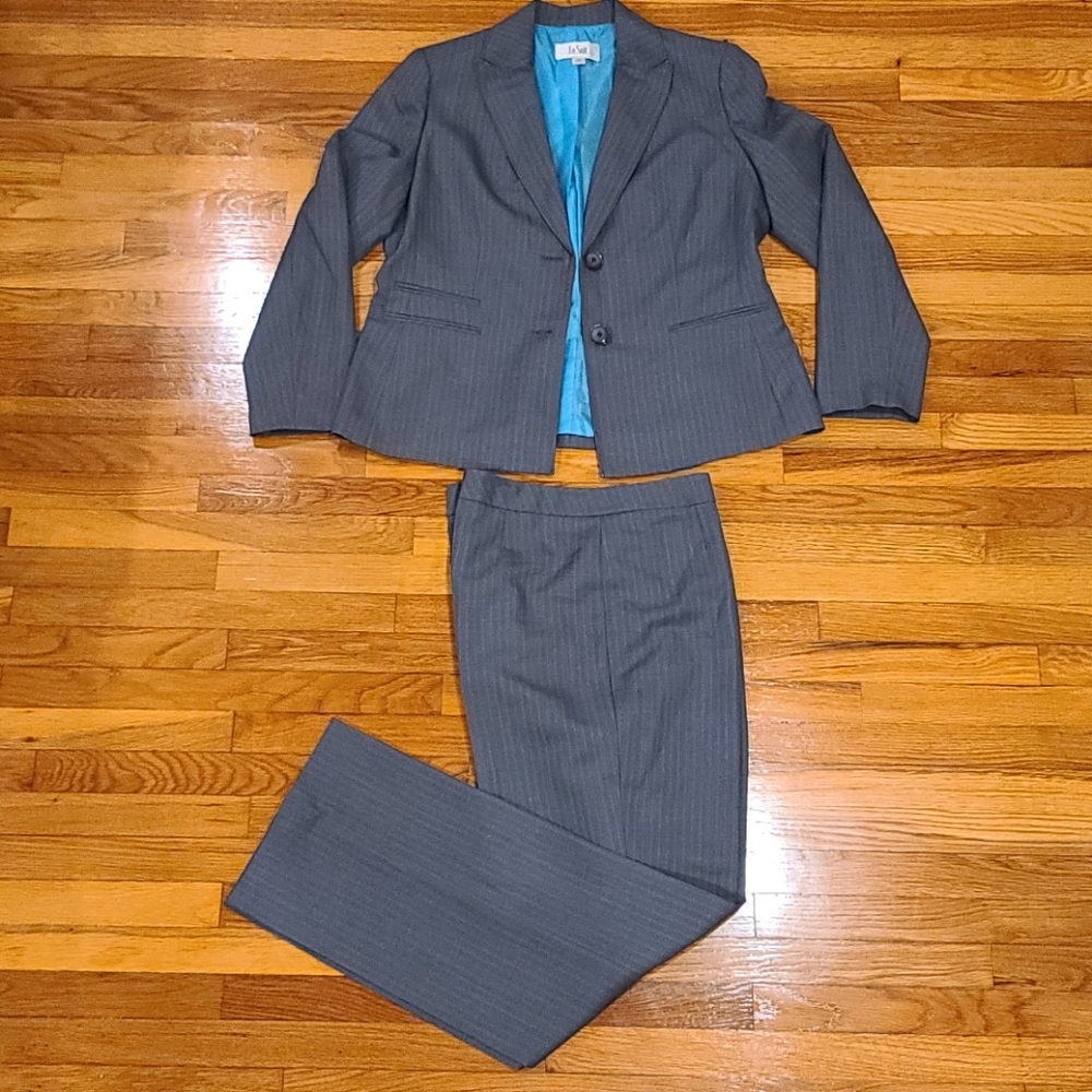 Le Suit Pinstripe Pant Suit